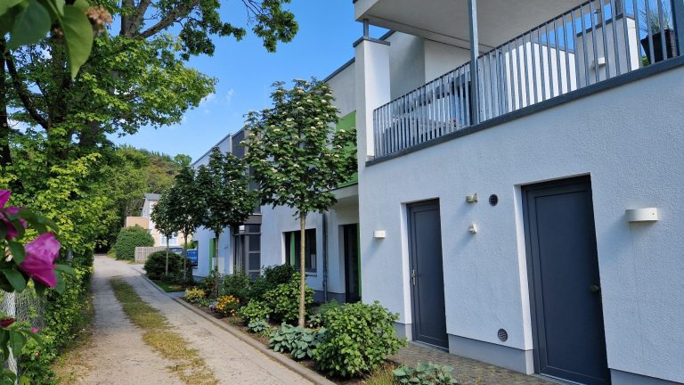 Moderner Neubau mit vier Wohnungen in Koserow auf Usedom, wenige Schritte vom Strand